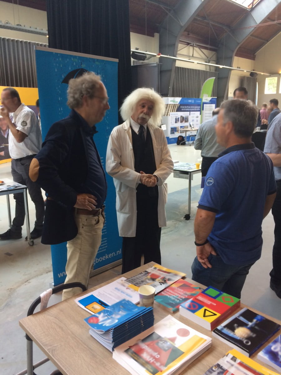 Relativiteitsgesprek Einstein in gesprek