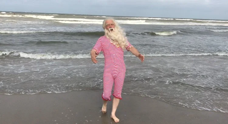 sinterklaas loopt uit zee